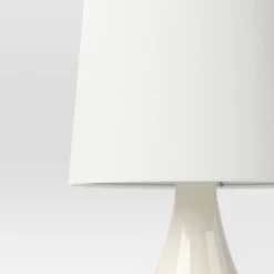 Montreal Wren Assembled Table Lamp White - Threshold™ -Fradel & Spies GUEST bb462b58 8466 4cbc 8047 54d2641672ee