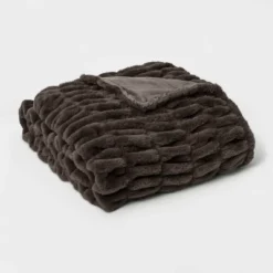 60" X 86" Faux Fur Oversized Bed Throw - Threshold Signature™ 7 60" X 86" Faux Fur Oversized Bed Throw - Threshold Signature™ -Fradel & Spies GUEST dd445366 f565 4ae7 8f14 2675be1cf726
