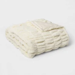 60" X 86" Faux Fur Oversized Bed Throw - Threshold Signature™ 6 60" X 86" Faux Fur Oversized Bed Throw - Threshold Signature™ -Fradel & Spies GUEST f8285427 54eb 4e0b aa6e c8ab07156195